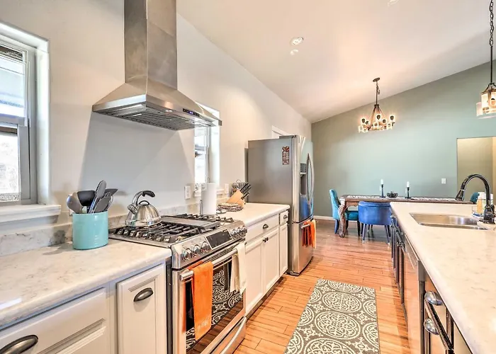 Spacious W/ Yard: Near Hiking! Holiday home Williams