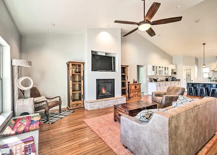 Spacious W/ Yard: Near Hiking! * Williams