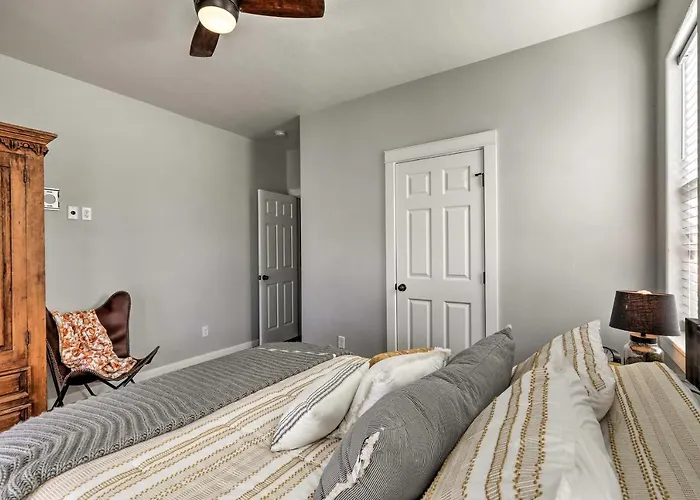 Spacious W/ Yard: Near Hiking! Holiday home Williams