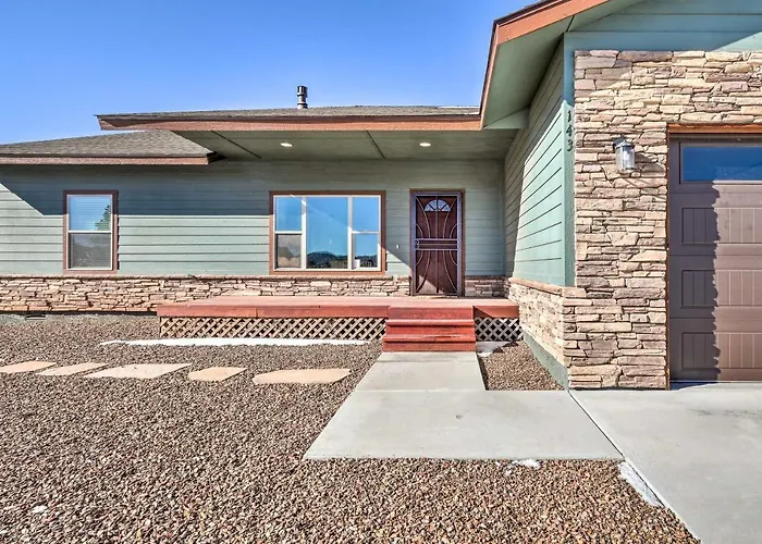 Spacious W/ Yard: Near Hiking!