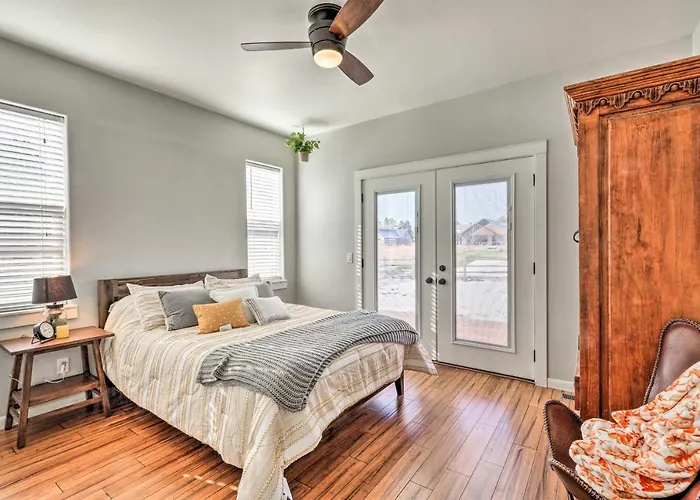 Spacious W/ Yard: Near Hiking!