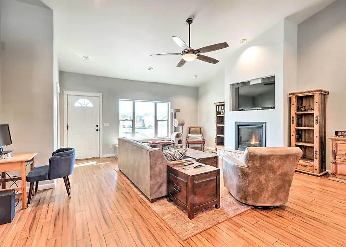 Spacious W/ Yard: Near Hiking! Holiday home